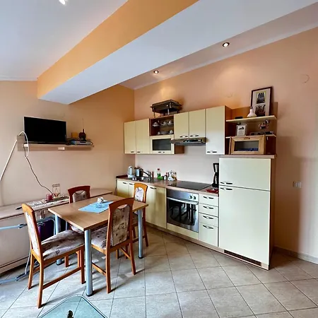 Sea View 10 Min Walk To And Center Apartman Novi Vinodolski